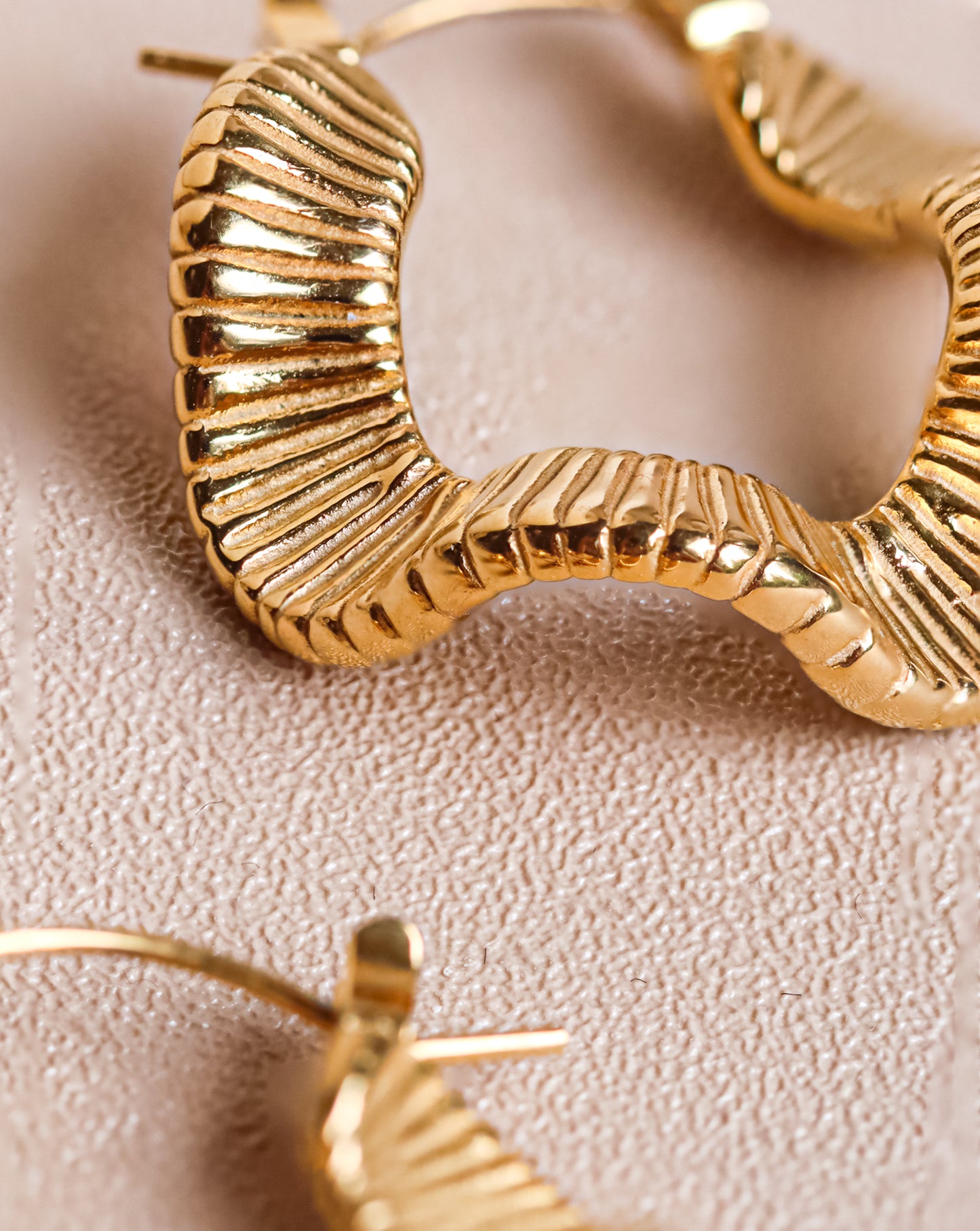Wave Medium Hoops