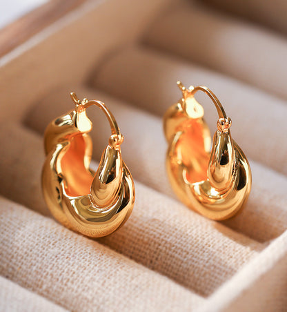 Chubby Cloud Small Twist Hoops