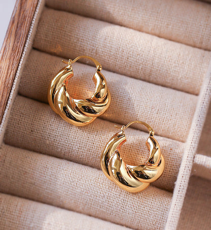 Chubby Cloud Small Twist Hoops