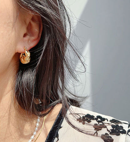 Chubby Cloud Small Twist Hoops