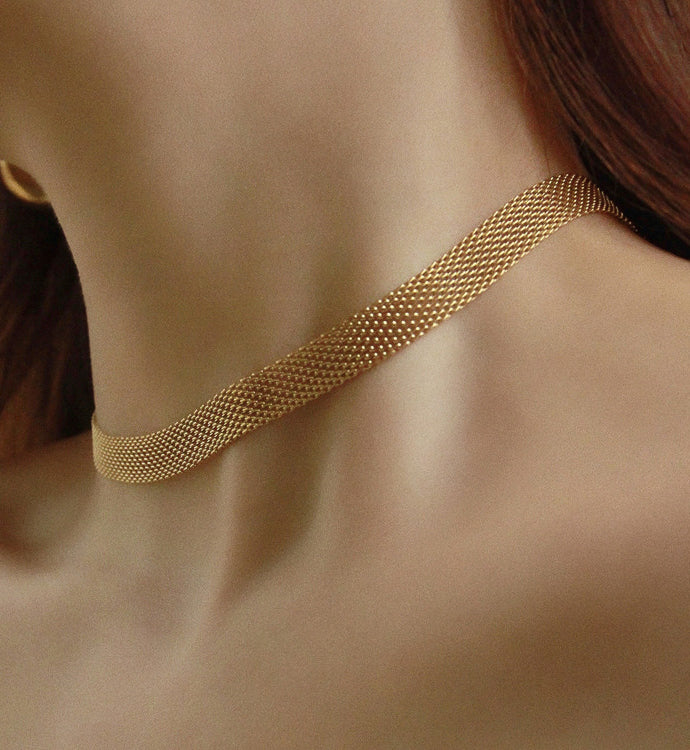 Wide Veil Chocker